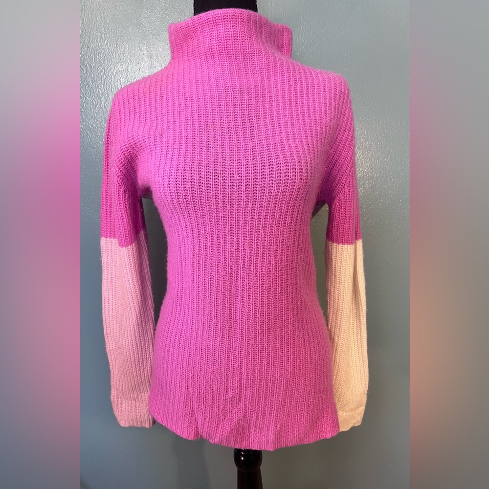 100% cashmere Neiman Marcus Pink/Cream/ grey color block Turtleneck Sweater